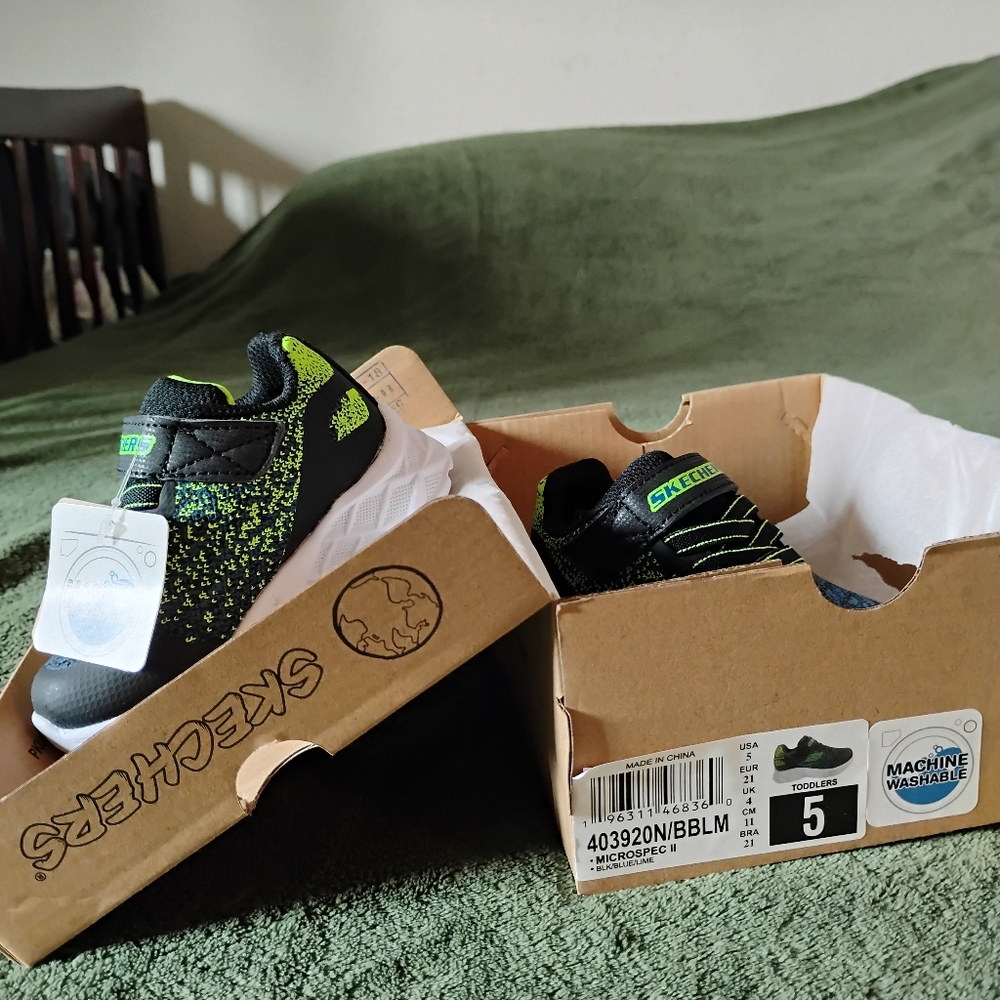 Skechers Kids Sneakers in Black and Neon Green